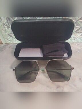 Alexander McQueen  AUTHENTIC  Sunglasses in green w/silver frames. BRAND NEW!!